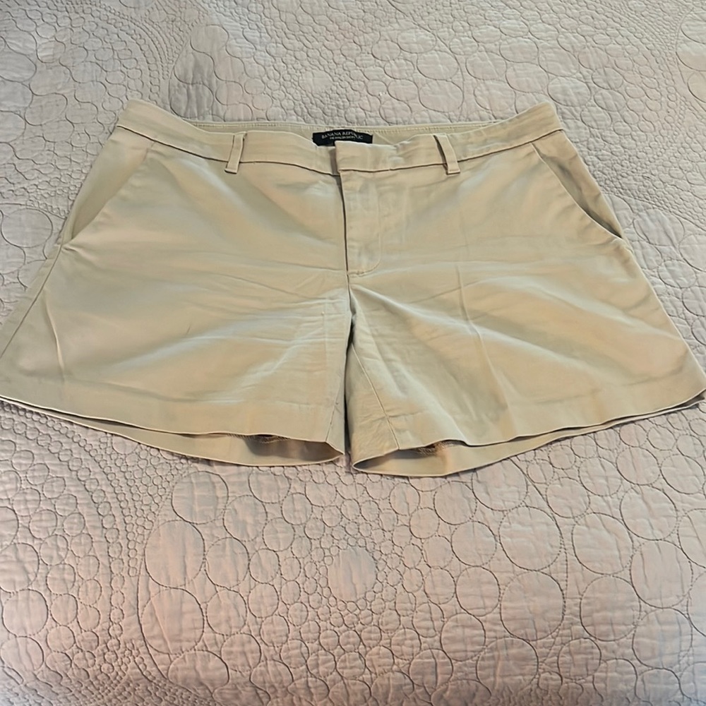 Banana Republic Avalon Shorts khaki